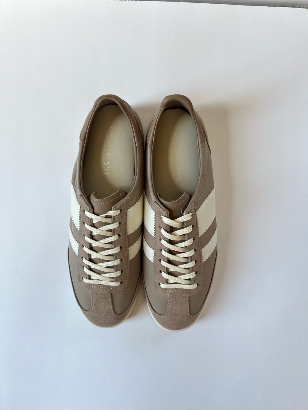 Madden Girl Jumper Taupe & White Women's Retro Casual Trainer Sneakers SZ 8.5 - Picture 5 of 15